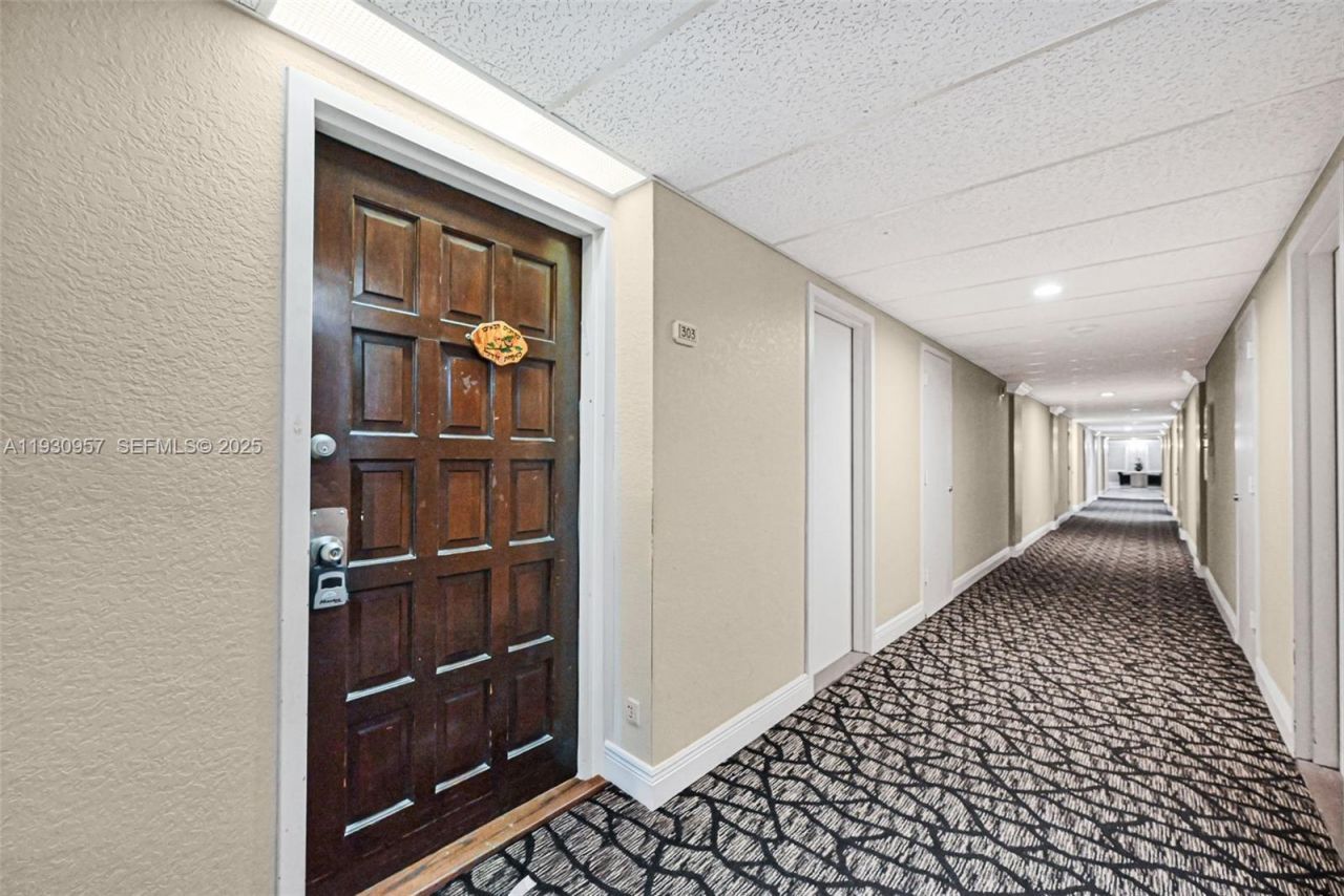 3900 N Hills Dr , Unit 303, Hollywood, FL 33021 Photo