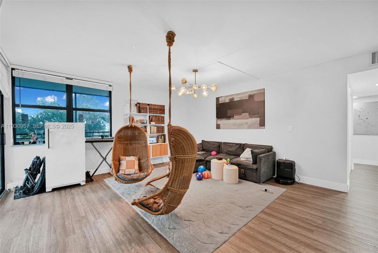 3900 N Hills Dr , Unit 303, Hollywood, FL 33021 Photo