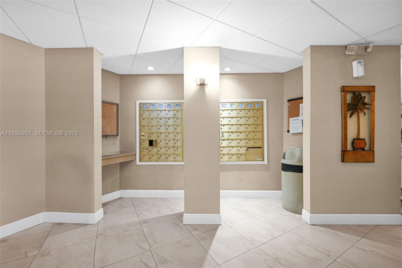 3900 N Hills Dr , Unit 303, Hollywood, FL 33021 Photo