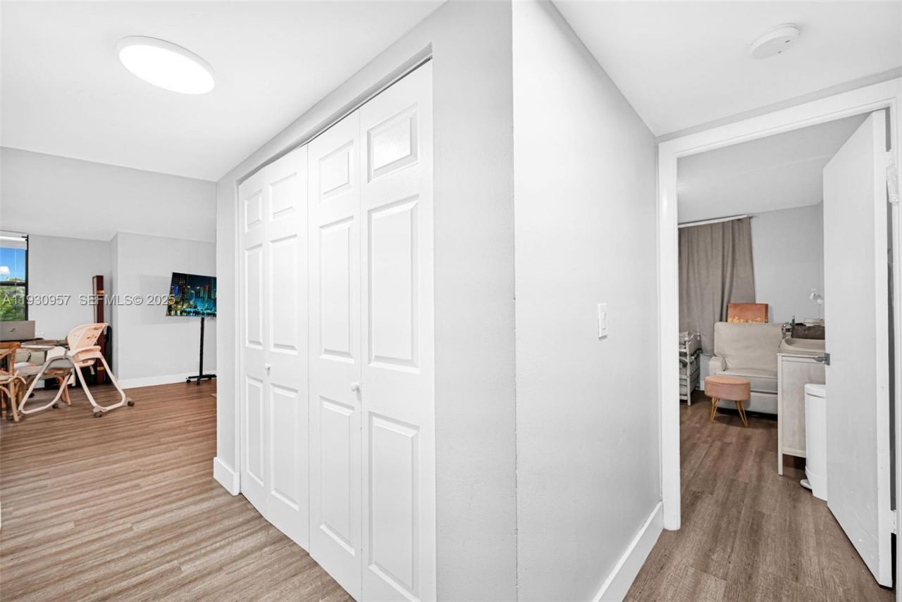 3900 N Hills Dr , Unit 303, Hollywood, FL 33021 Photo