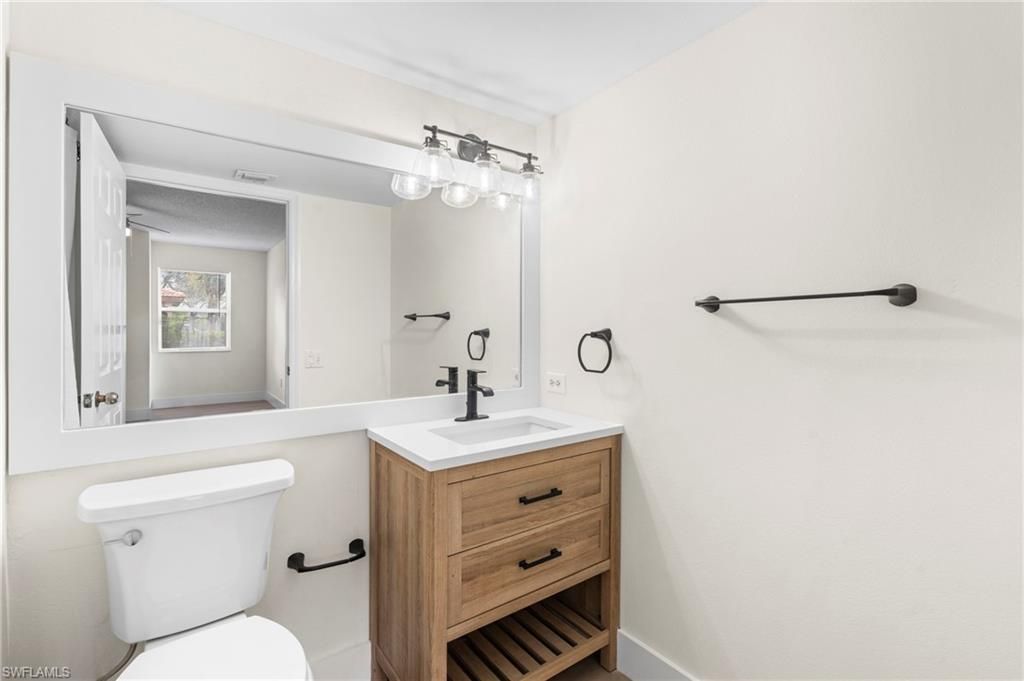 8950 Colonnades Ct E, Unit 815, Bonita Springs, FL 34135 Photo