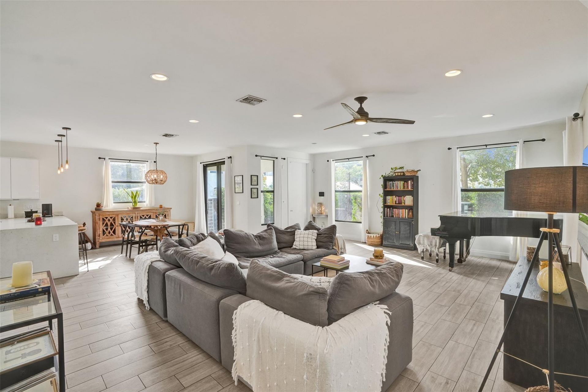 233 NE 11th Street, Unit 233, Fort Lauderdale, FL 33304 Photo