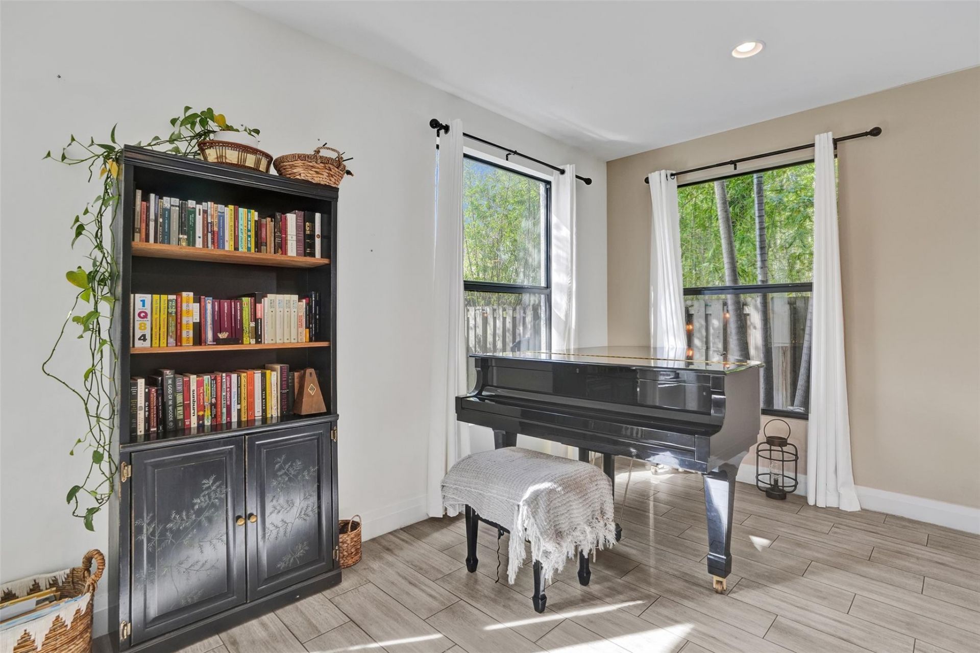 233 NE 11th Street, Unit 233, Fort Lauderdale, FL 33304 Photo