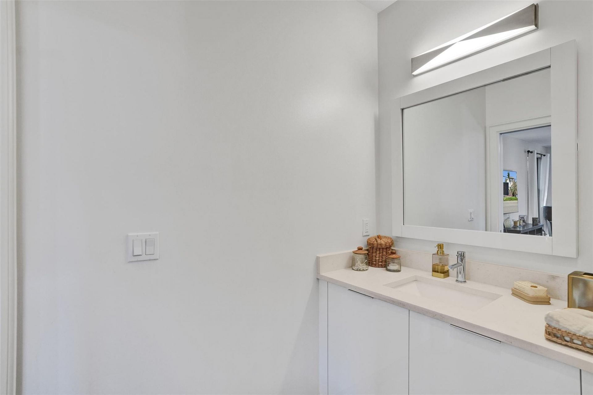 233 NE 11th Street, Unit 233, Fort Lauderdale, FL 33304 Photo