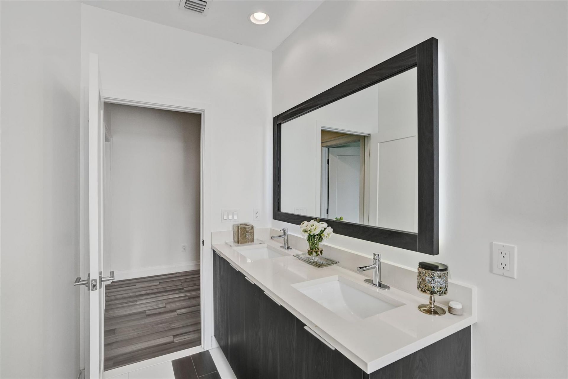 233 NE 11th Street, Unit 233, Fort Lauderdale, FL 33304 Photo