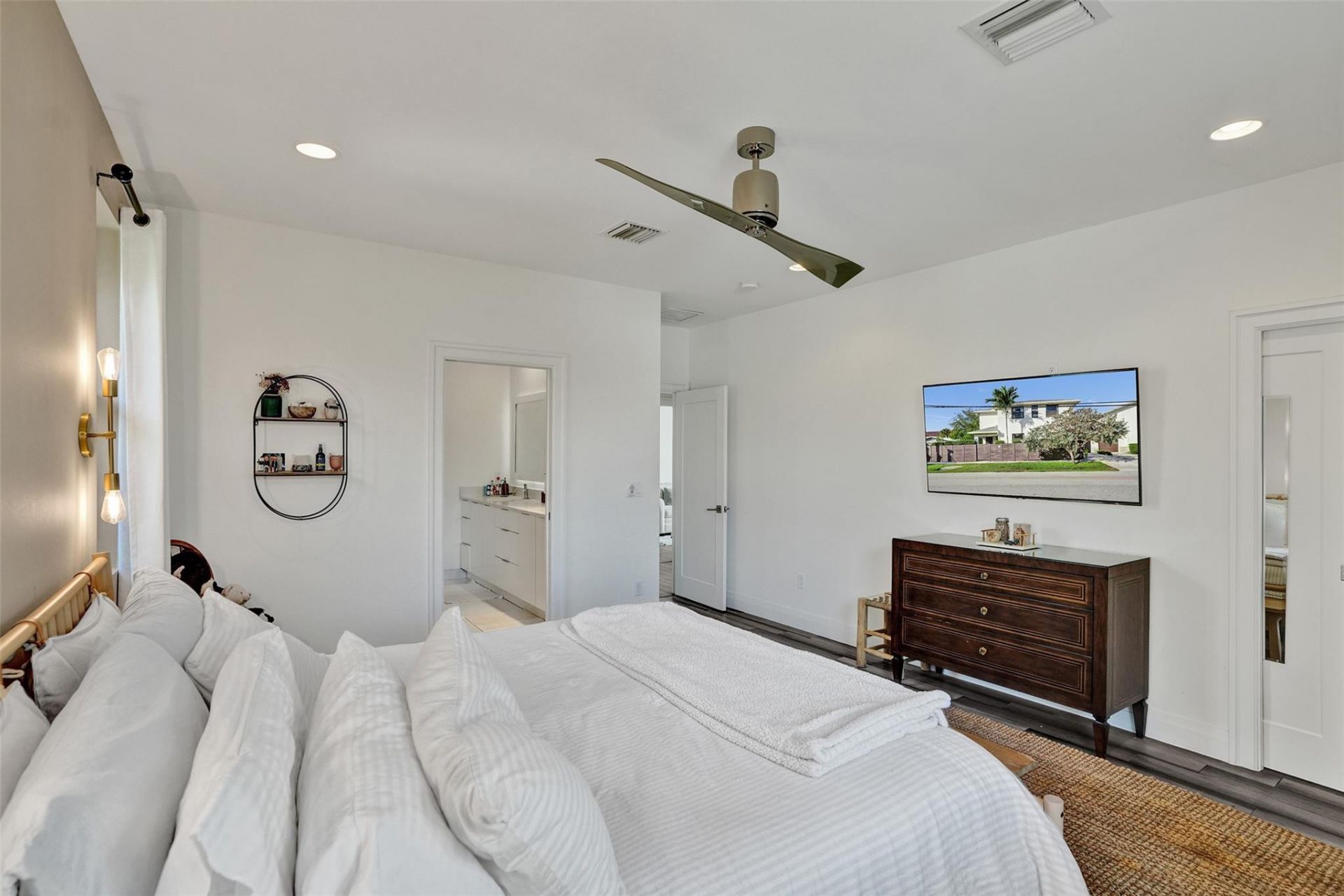 233 NE 11th Street, Unit 233, Fort Lauderdale, FL 33304 Photo