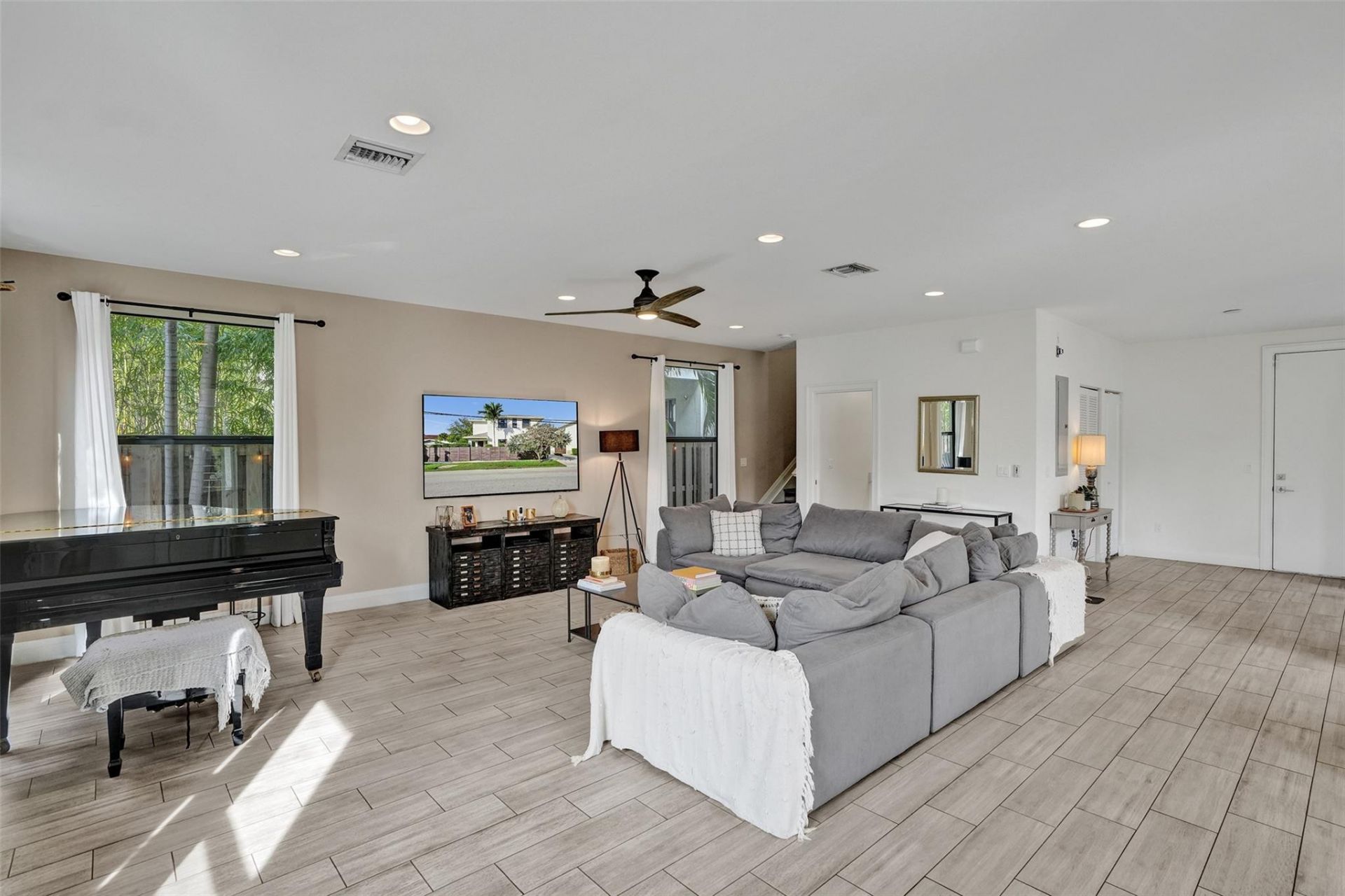 233 NE 11th Street, Unit 233, Fort Lauderdale, FL 33304 Photo