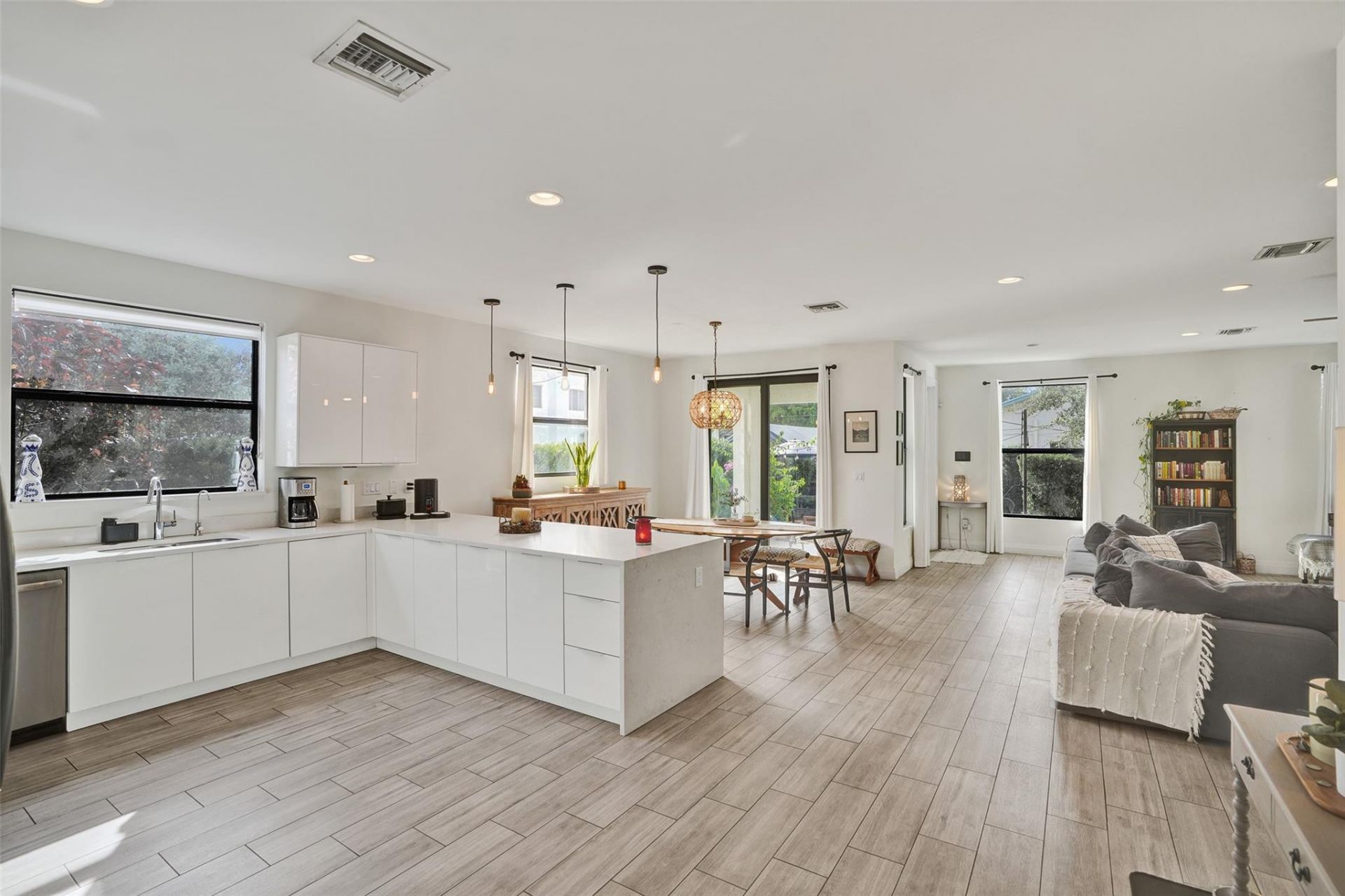 233 NE 11th Street, Unit 233, Fort Lauderdale, FL 33304 Photo