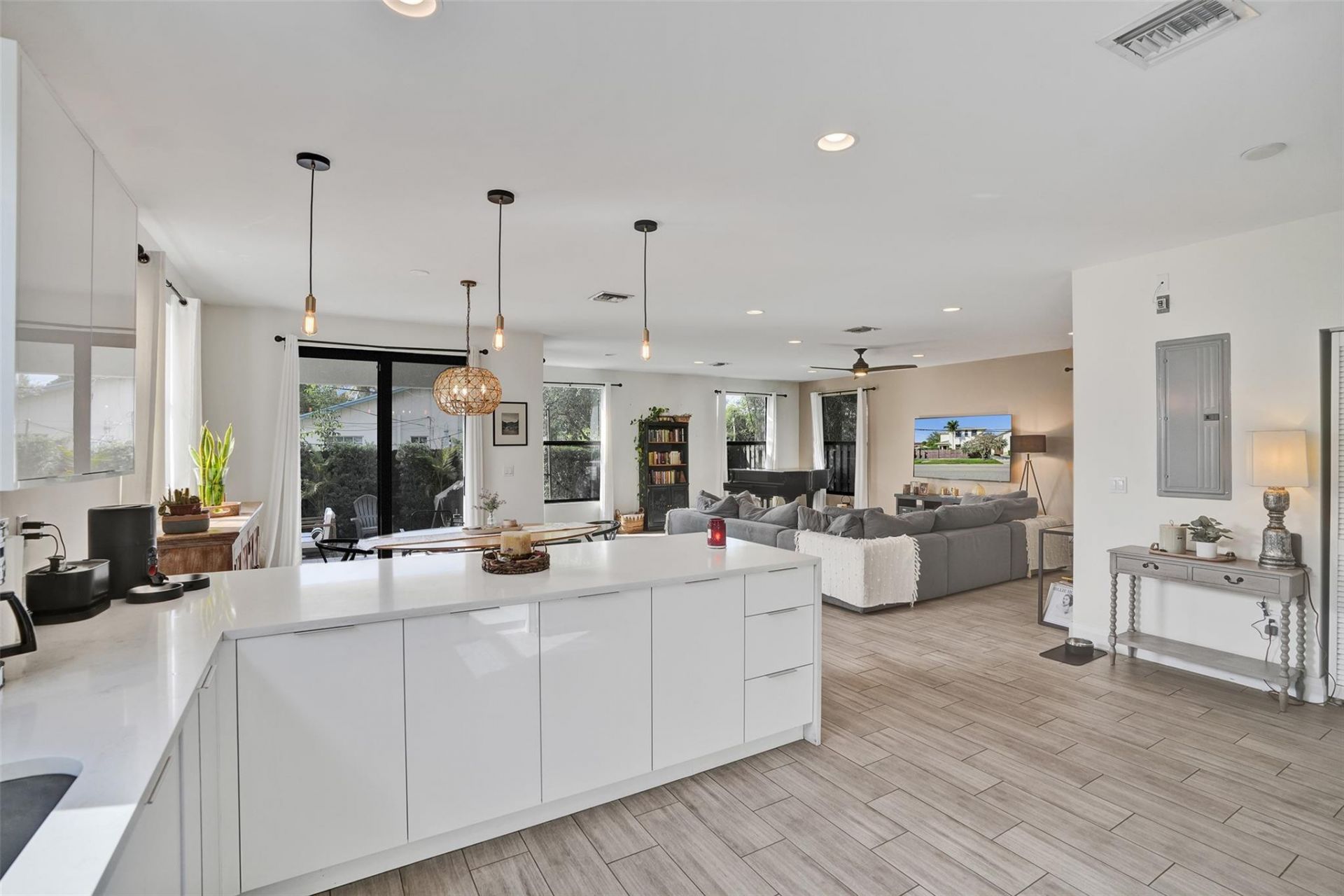 233 NE 11th Street, Unit 233, Fort Lauderdale, FL 33304 Photo