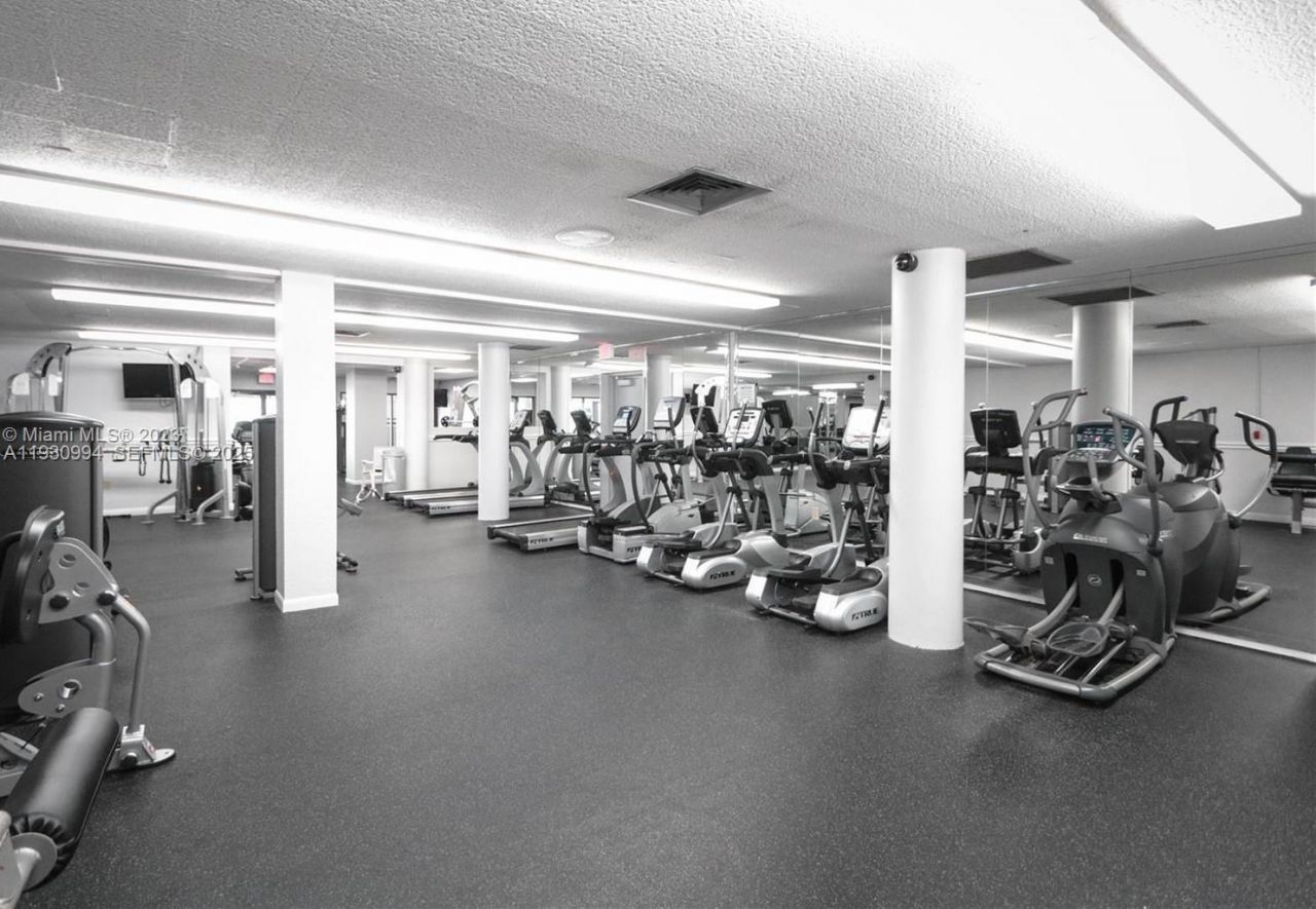 1980 S Ocean Dr, Unit 2H, Hallandale Beach, FL 33009 Photo