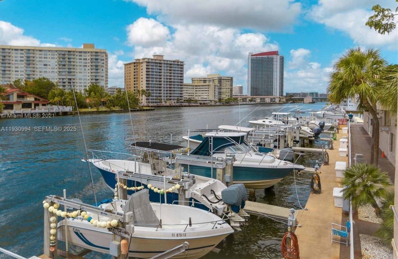 1980 S Ocean Dr, Unit 2H, Hallandale Beach, FL 33009 Photo