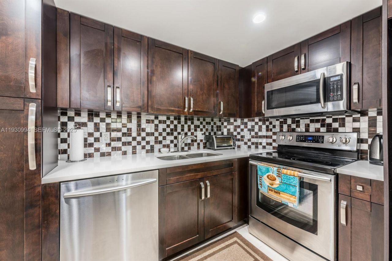 1980 S Ocean Dr, Unit 2H, Hallandale Beach, FL 33009 Photo