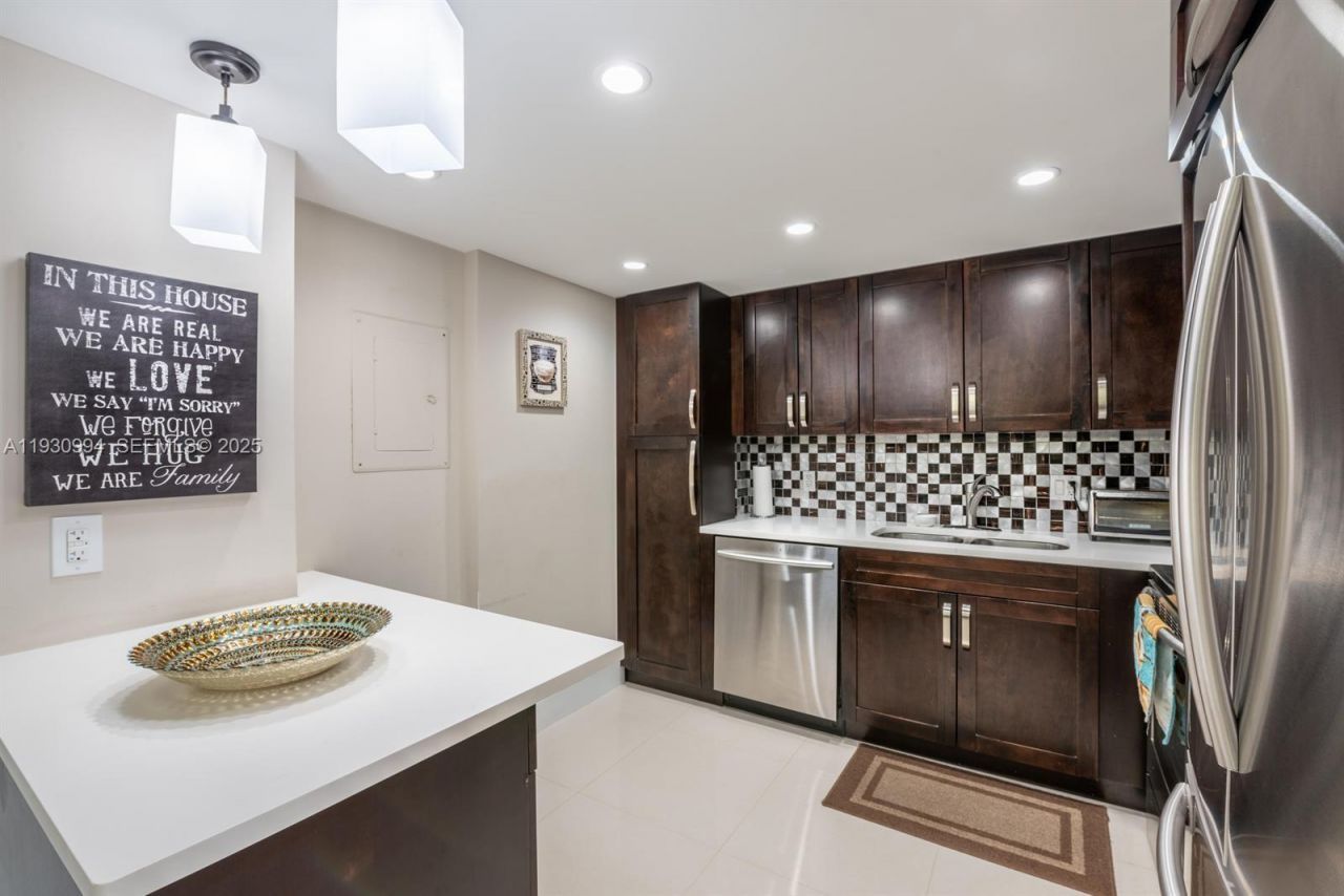 1980 S Ocean Dr, Unit 2H, Hallandale Beach, FL 33009 Photo