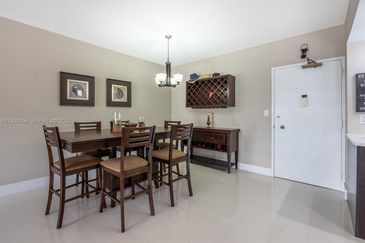 1980 S Ocean Dr, Unit 2H, Hallandale Beach, FL 33009 Photo