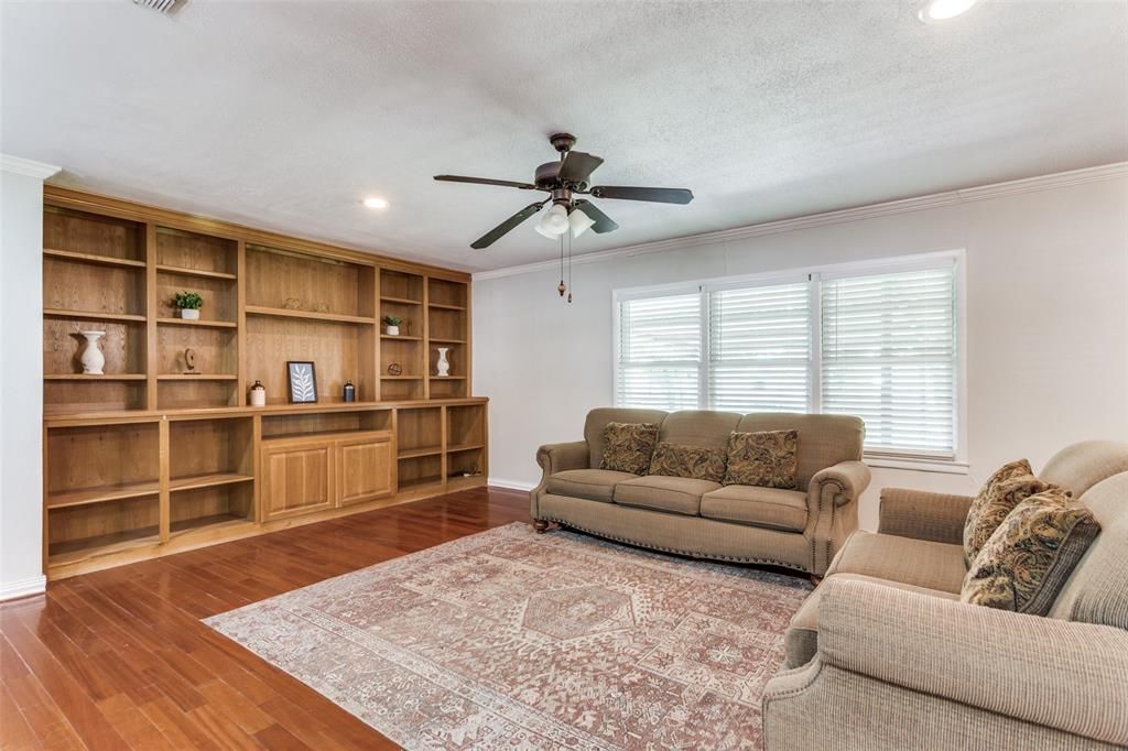 227 N 9th Street, Jacksboro, TX 76458 Main Photo