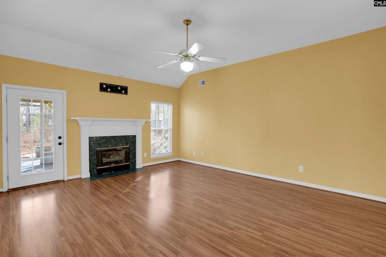 301 Knotts Circle Photo 18