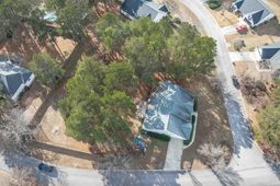 301 Knotts Circle photo 4