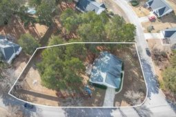 301 Knotts Circle photo 4