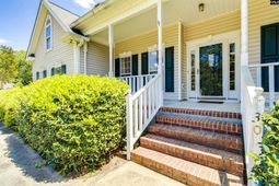 301 Knotts Circle photo 4