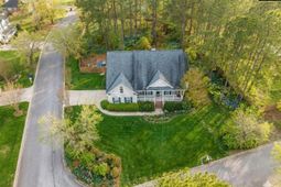 301 Knotts Circle photo 4