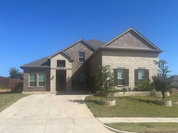 1100 Whispering Hill Drive , Mansfield, TX 76063