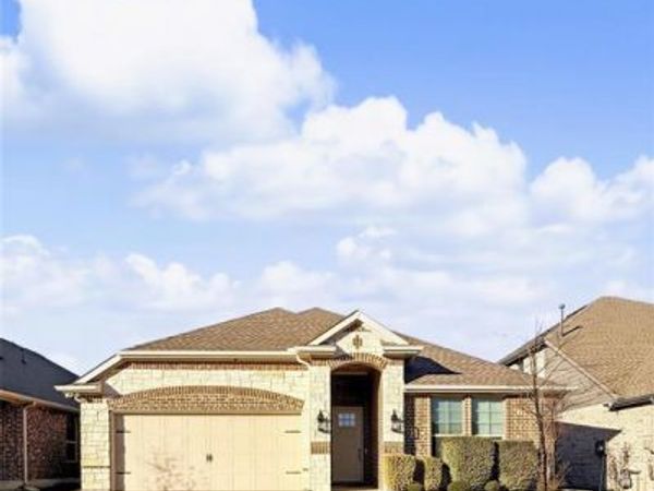658 Erin Hills Drive, Red Oak, TX 75154