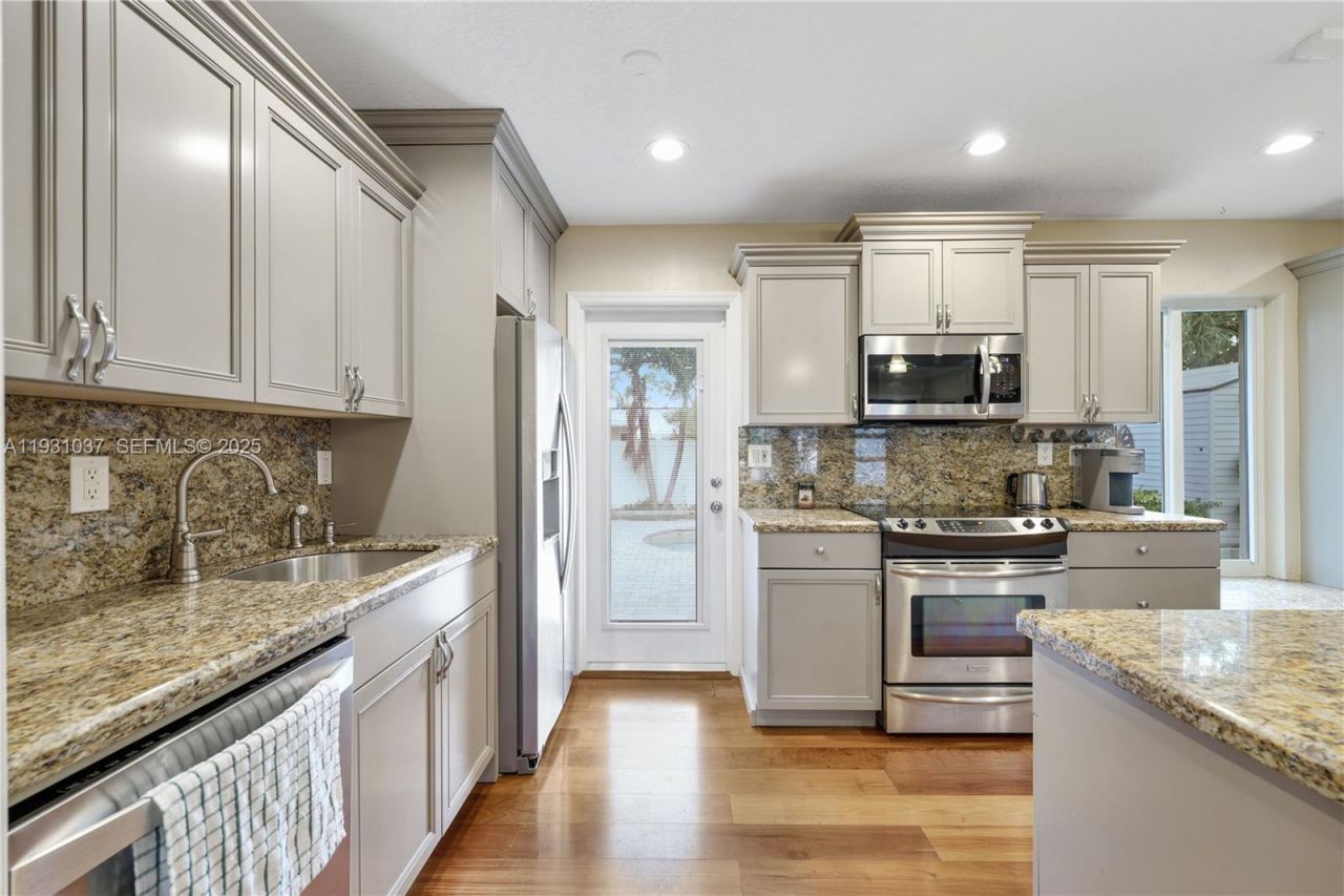 1311 NE 26th Ter , Pompano Beach, FL 33062 Photo