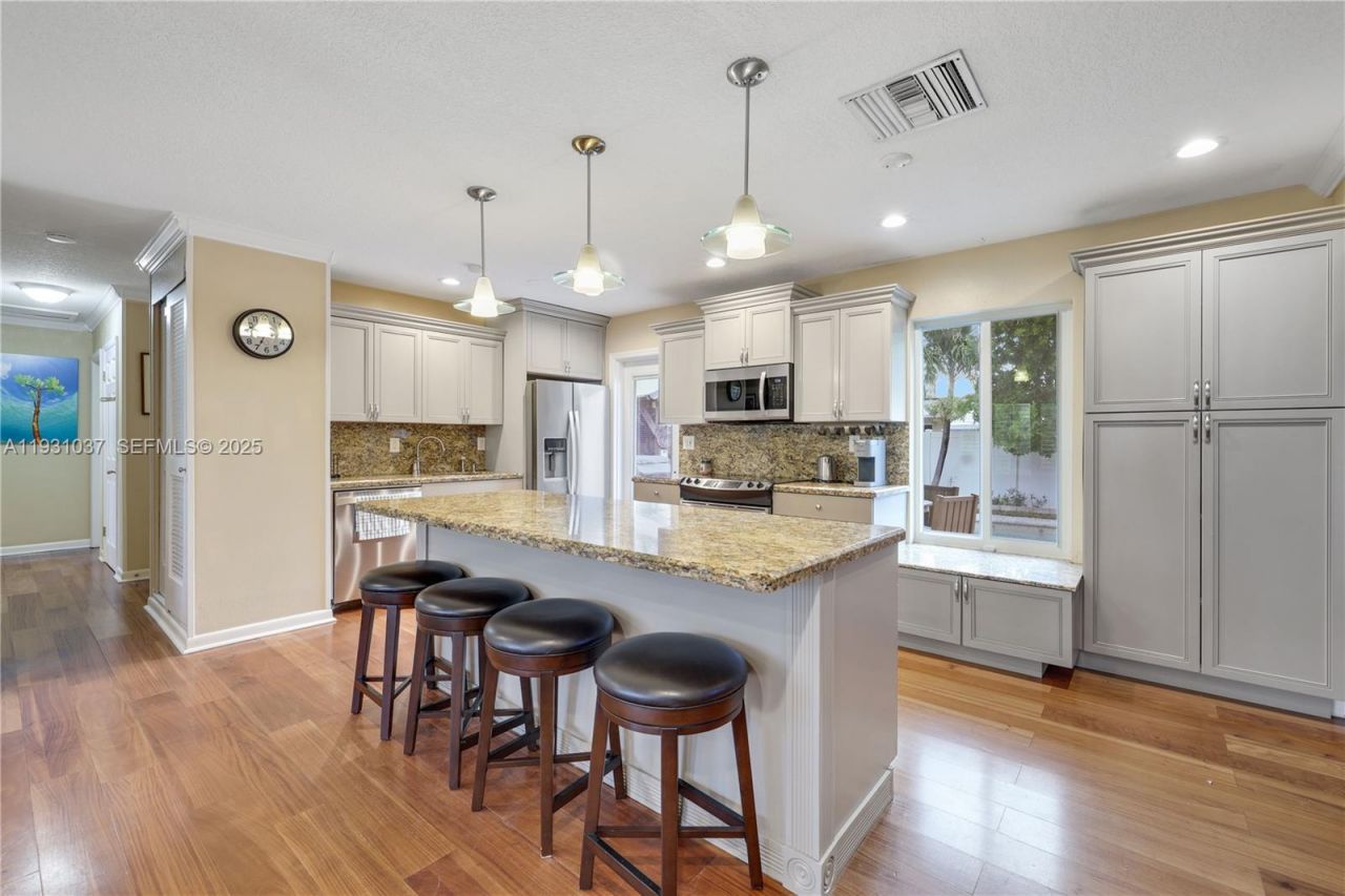 1311 NE 26th Ter , Pompano Beach, FL 33062 Photo