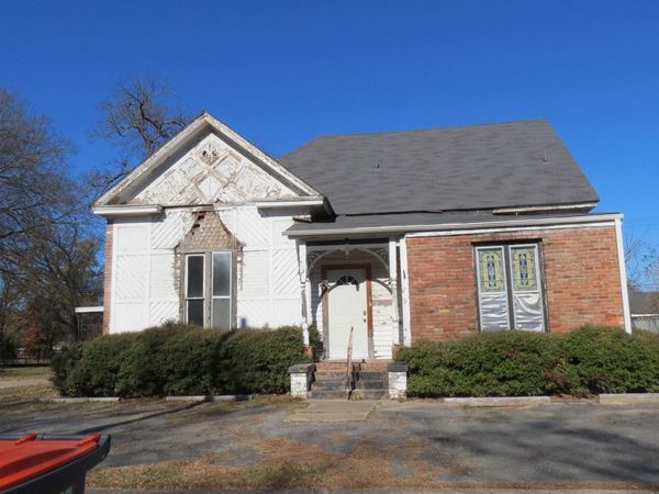 909 W 5, Pine Bluff, AR 71601