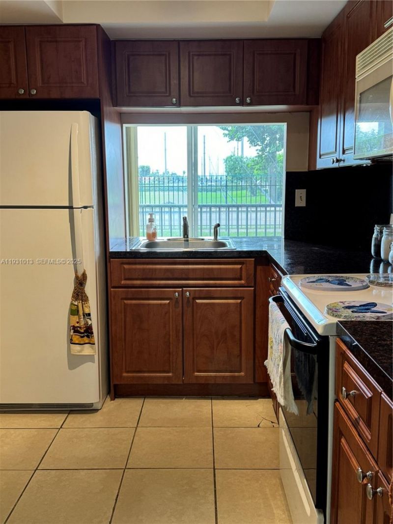 9411 SW 4th St, Unit 111, Miami, FL 33174 Photo