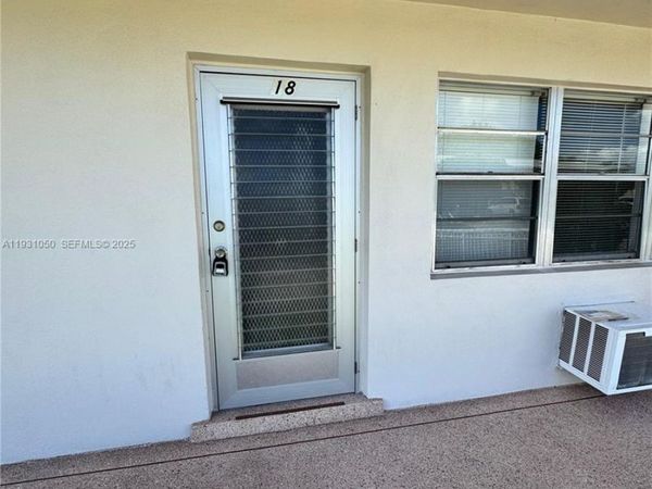18 Hastings B, Unit 18, West Palm Beach, FL 33417