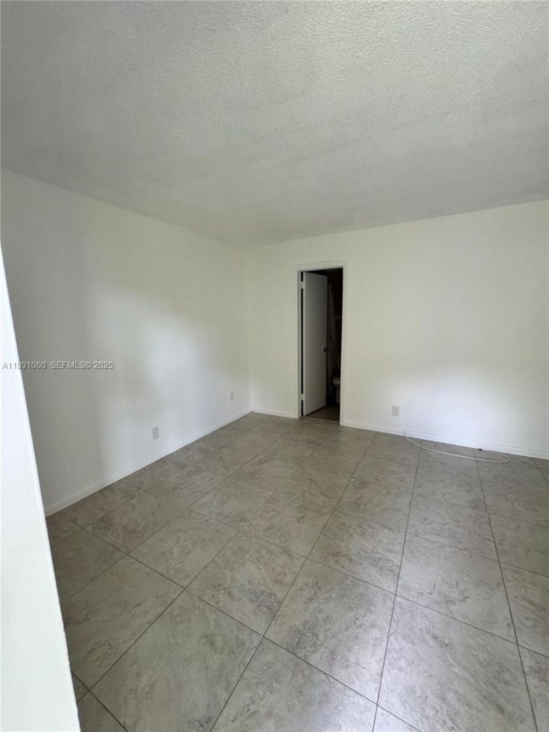 18 Hastings B, Unit 18, West Palm Beach, FL 33417 Photo