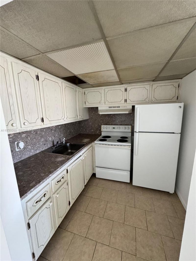 18 Hastings B, Unit 18, West Palm Beach, FL 33417 Photo