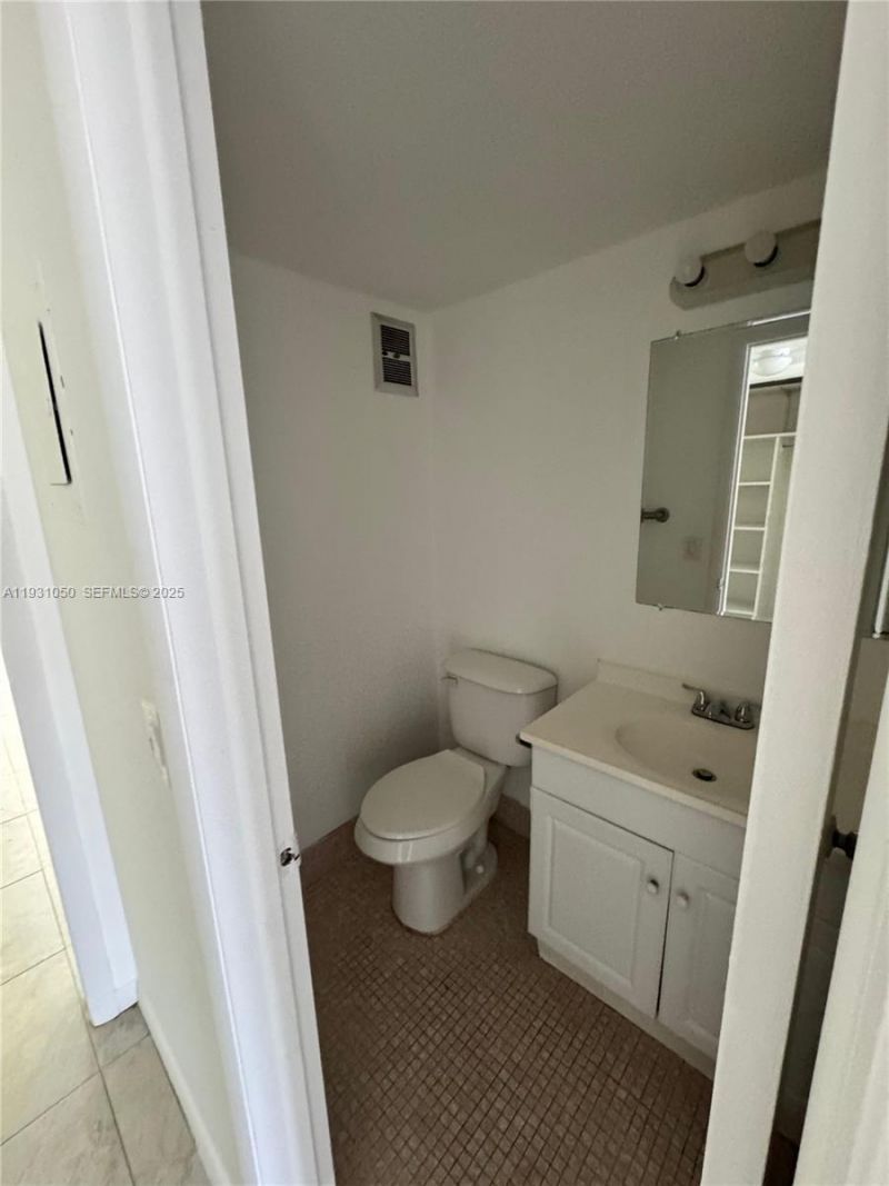 18 Hastings B, Unit 18, West Palm Beach, FL 33417 Photo