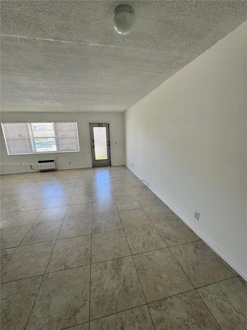 18 Hastings B, Unit 18, West Palm Beach, FL 33417 Photo