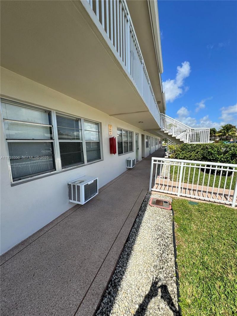 18 Hastings B, Unit 18, West Palm Beach, FL 33417 Photo