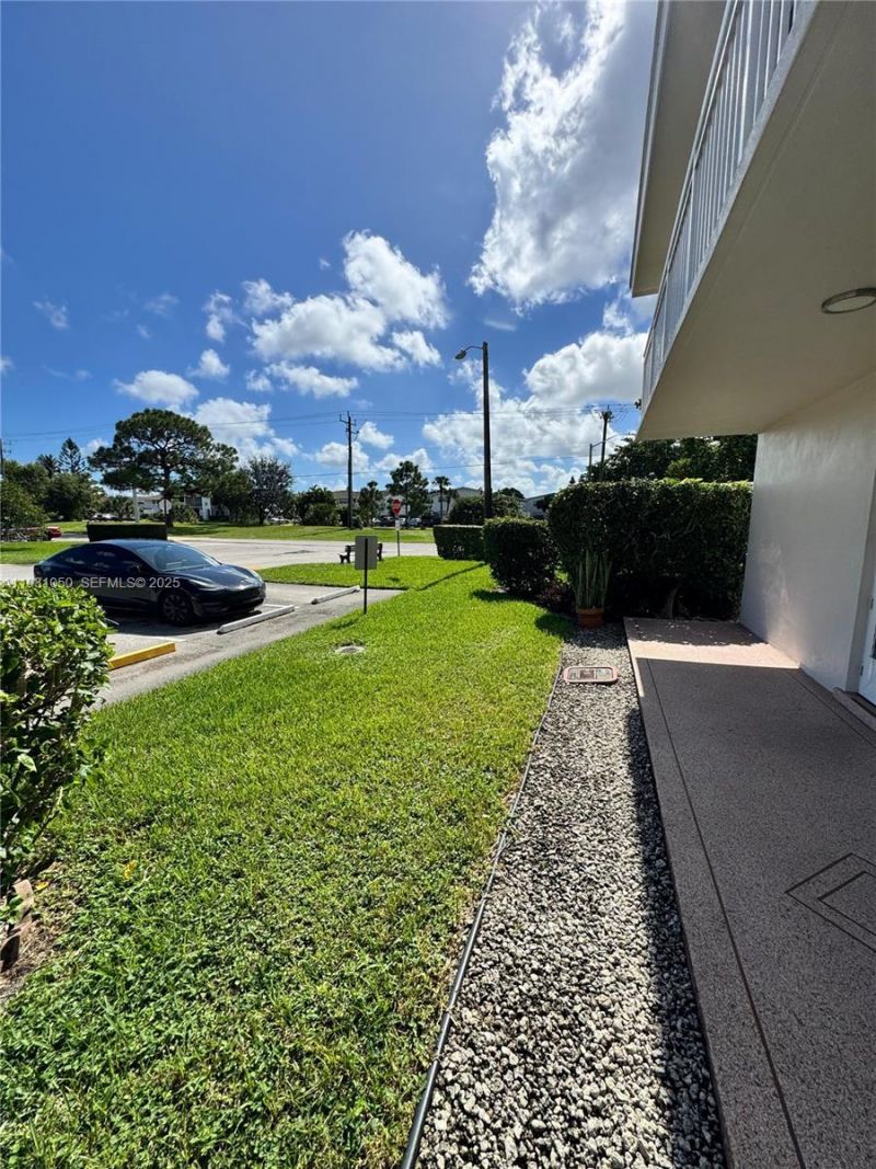 18 Hastings B, Unit 18, West Palm Beach, FL 33417 Photo