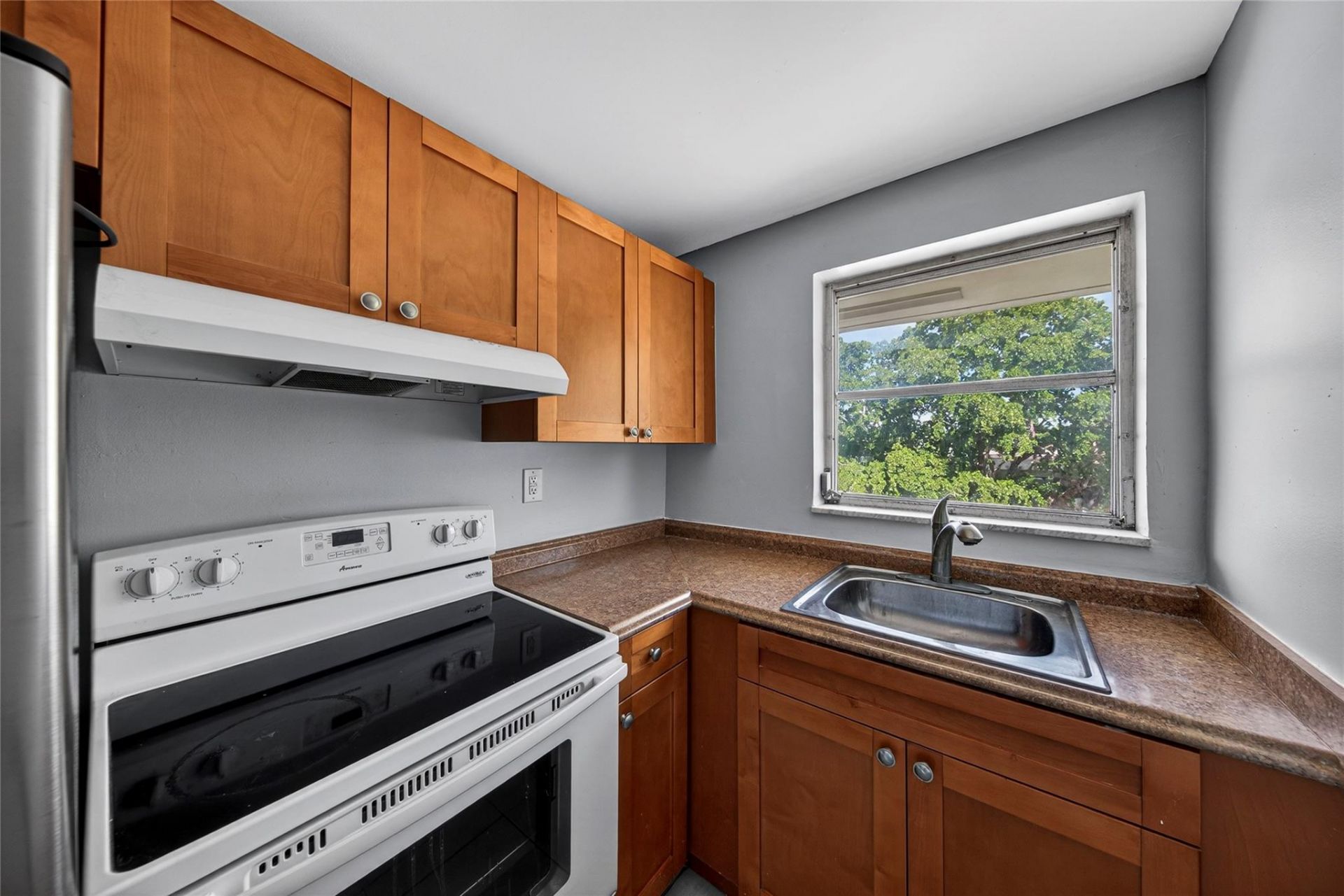 1900 NE 8th Court, Unit 308, Fort Lauderdale, FL 33304 Photo