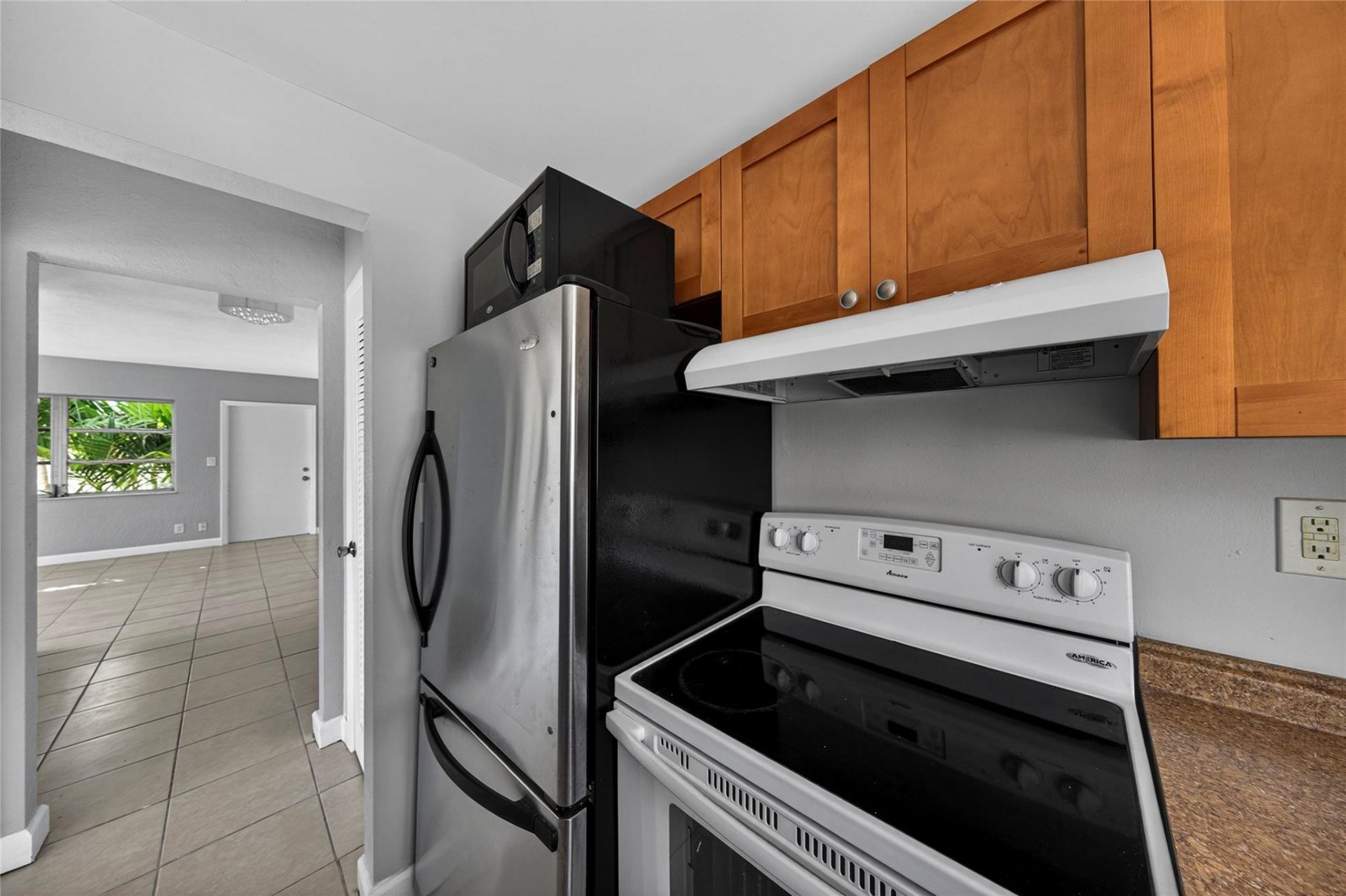 1900 NE 8th Court, Unit 308, Fort Lauderdale, FL 33304 Photo