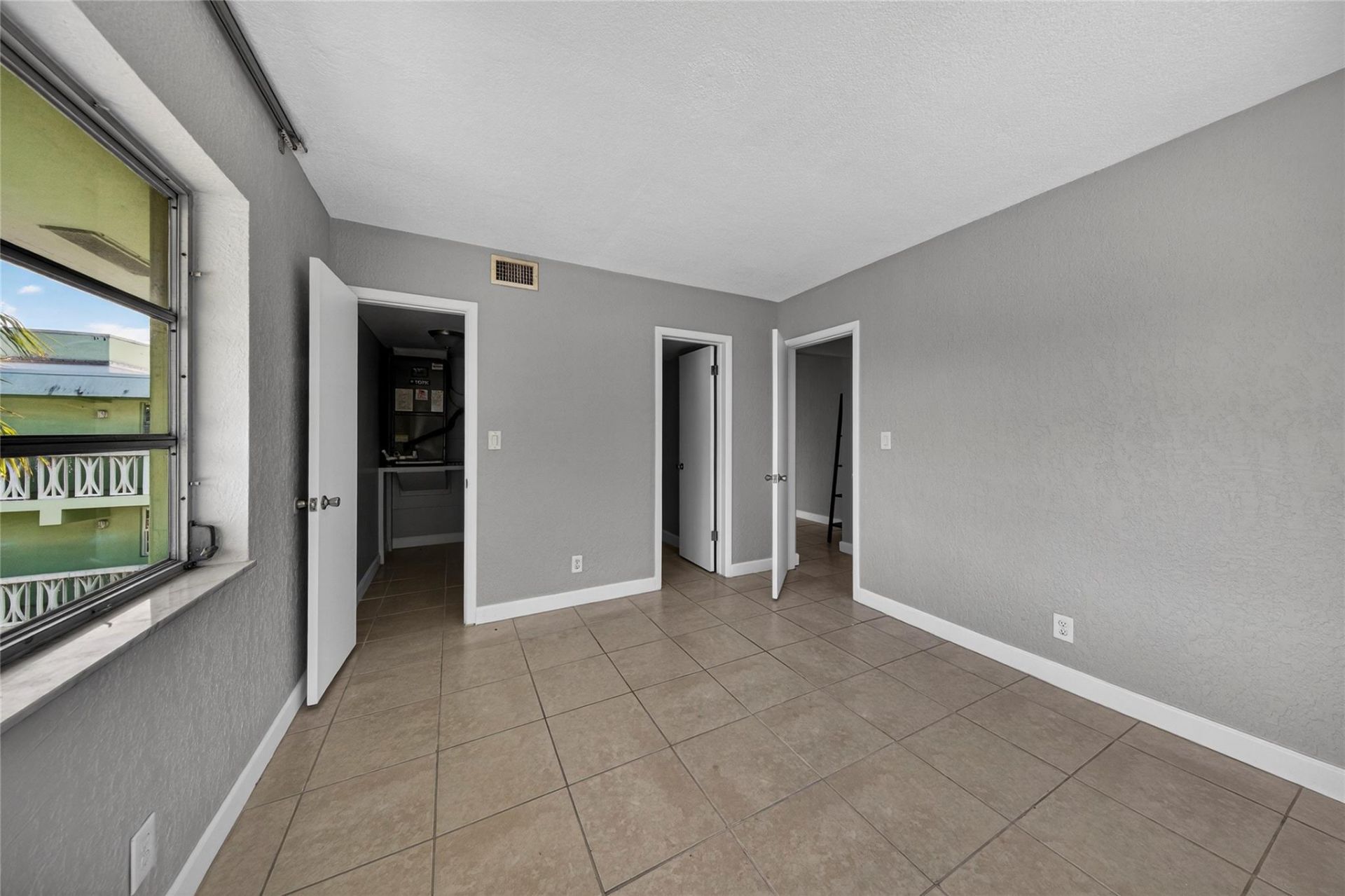 1900 NE 8th Court, Unit 308, Fort Lauderdale, FL 33304 Photo