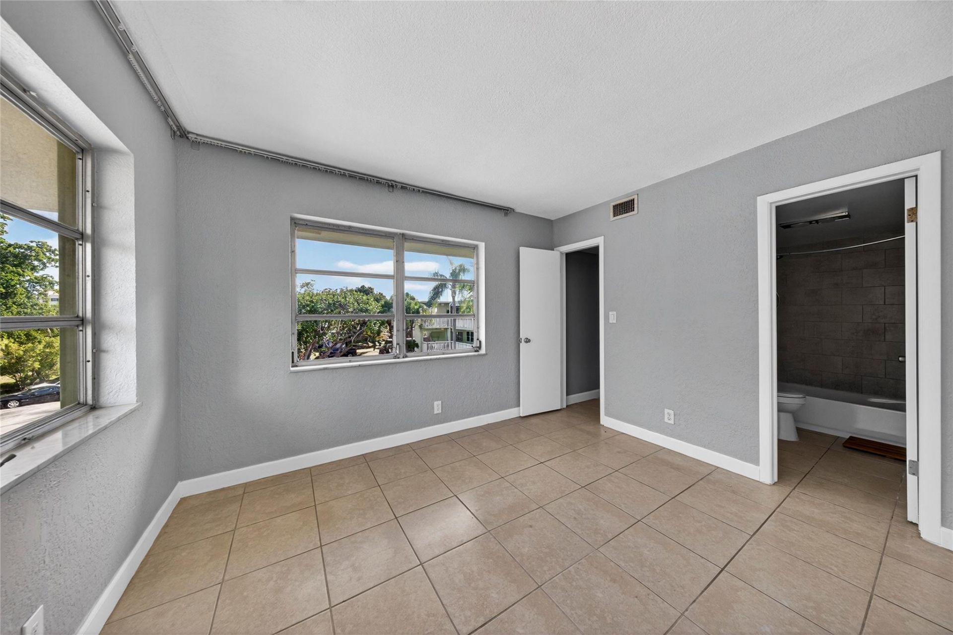 1900 NE 8th Court, Unit 308, Fort Lauderdale, FL 33304 Photo