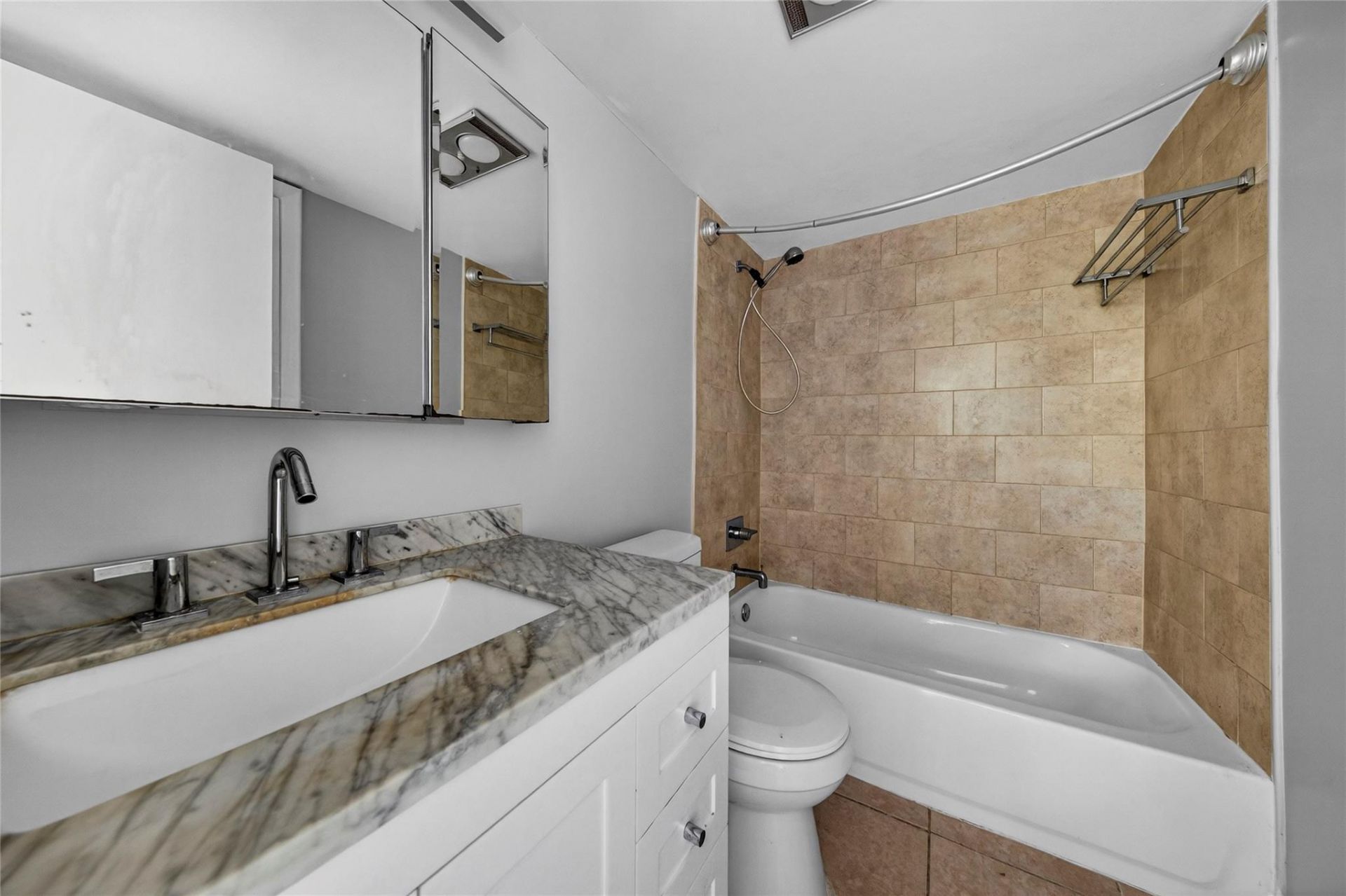 1900 NE 8th Court, Unit 308, Fort Lauderdale, FL 33304 Photo