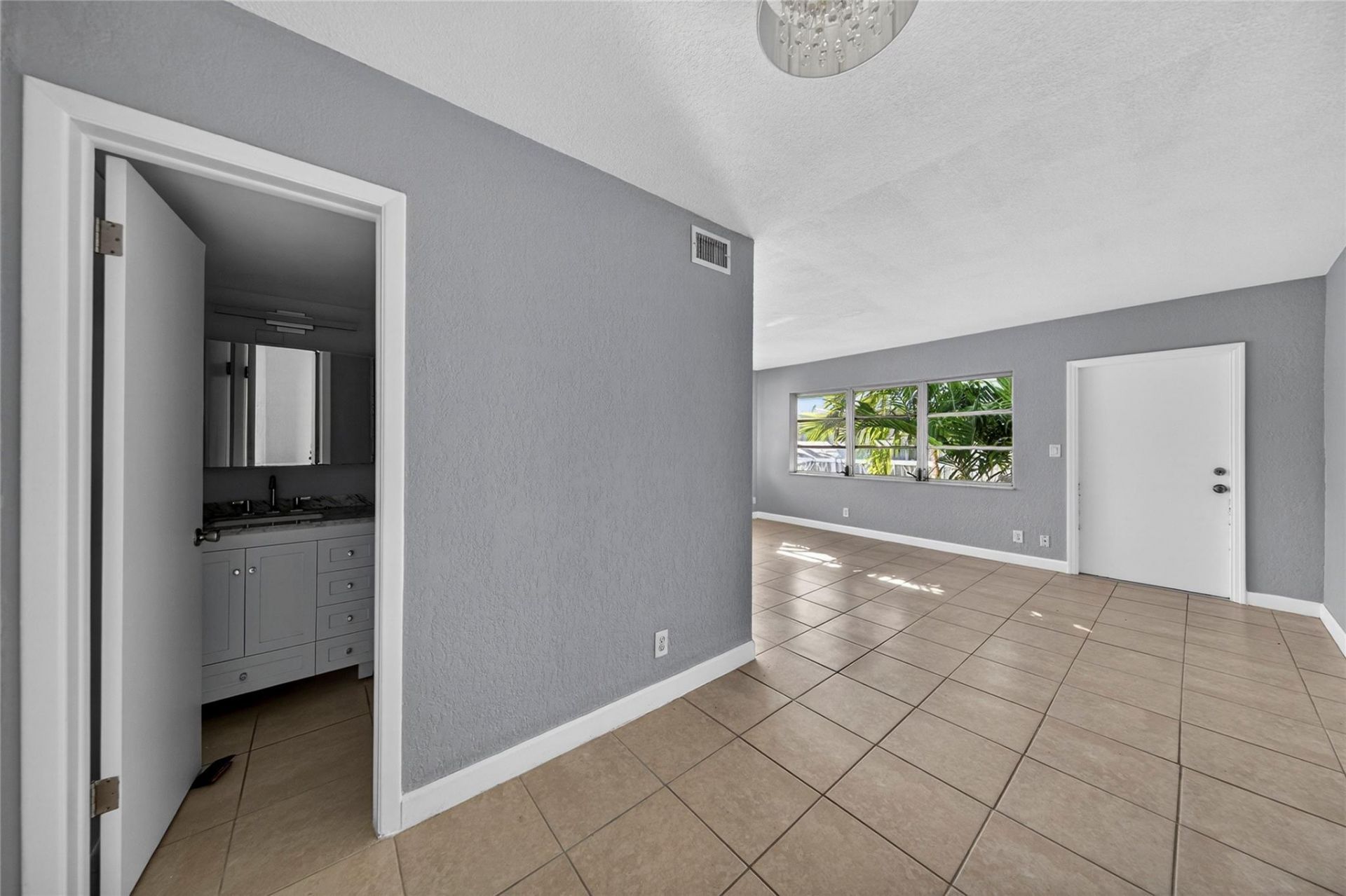 1900 NE 8th Court, Unit 308, Fort Lauderdale, FL 33304 Photo
