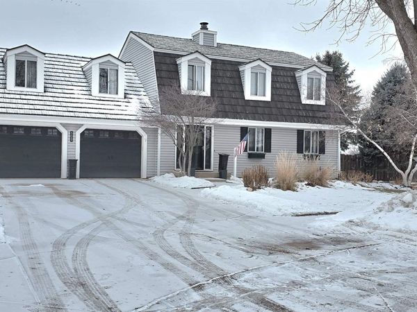 300 Regency Court, South Sioux City, NE 68776