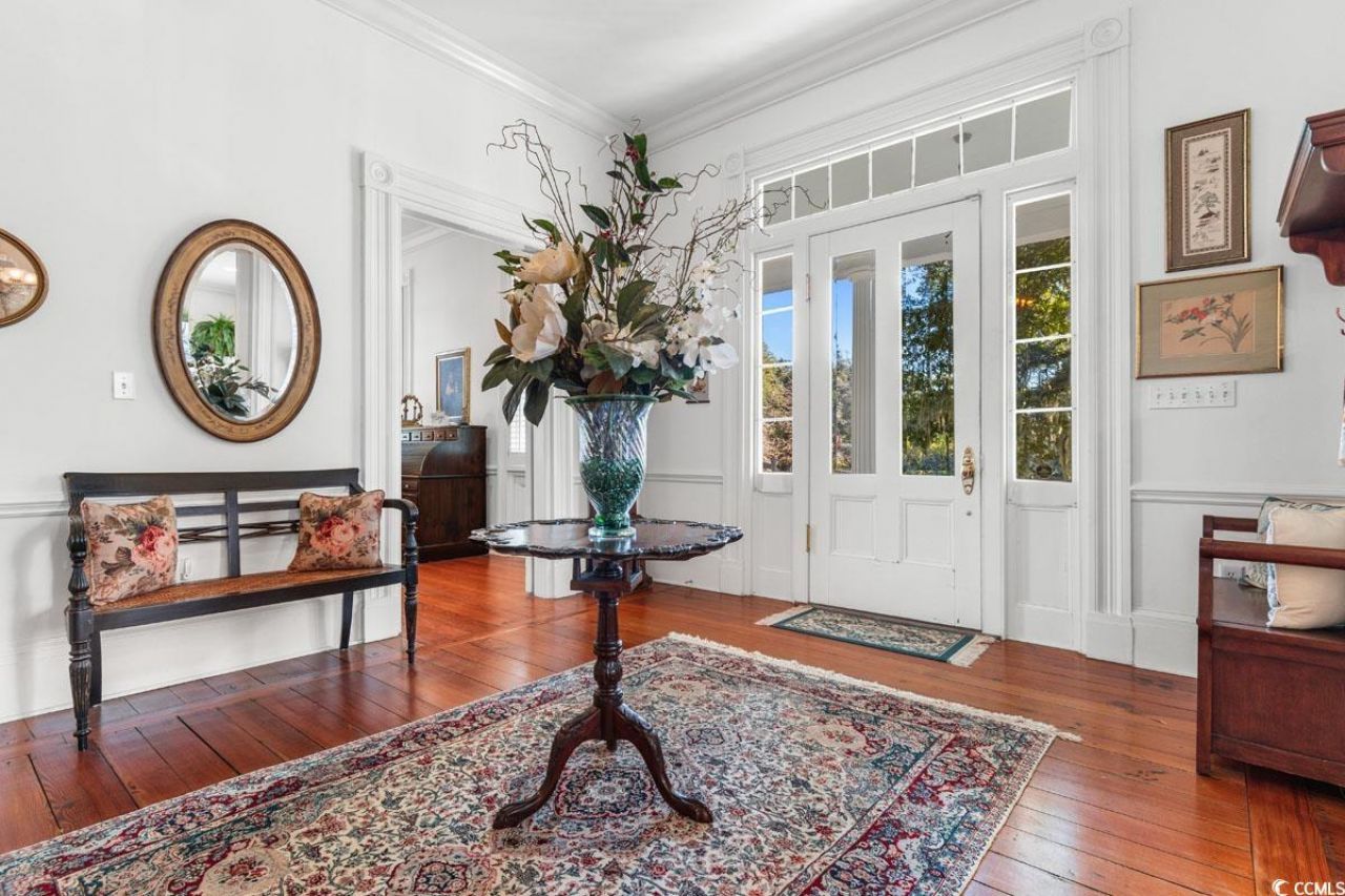 563 Chandler Ave. Photo 10