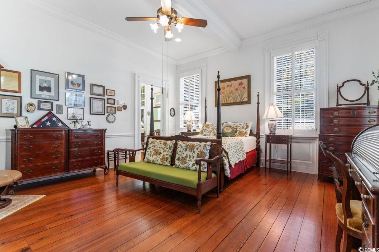 563 Chandler Ave. Photo 11