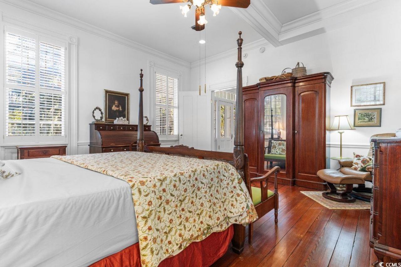 563 Chandler Ave. Photo 12