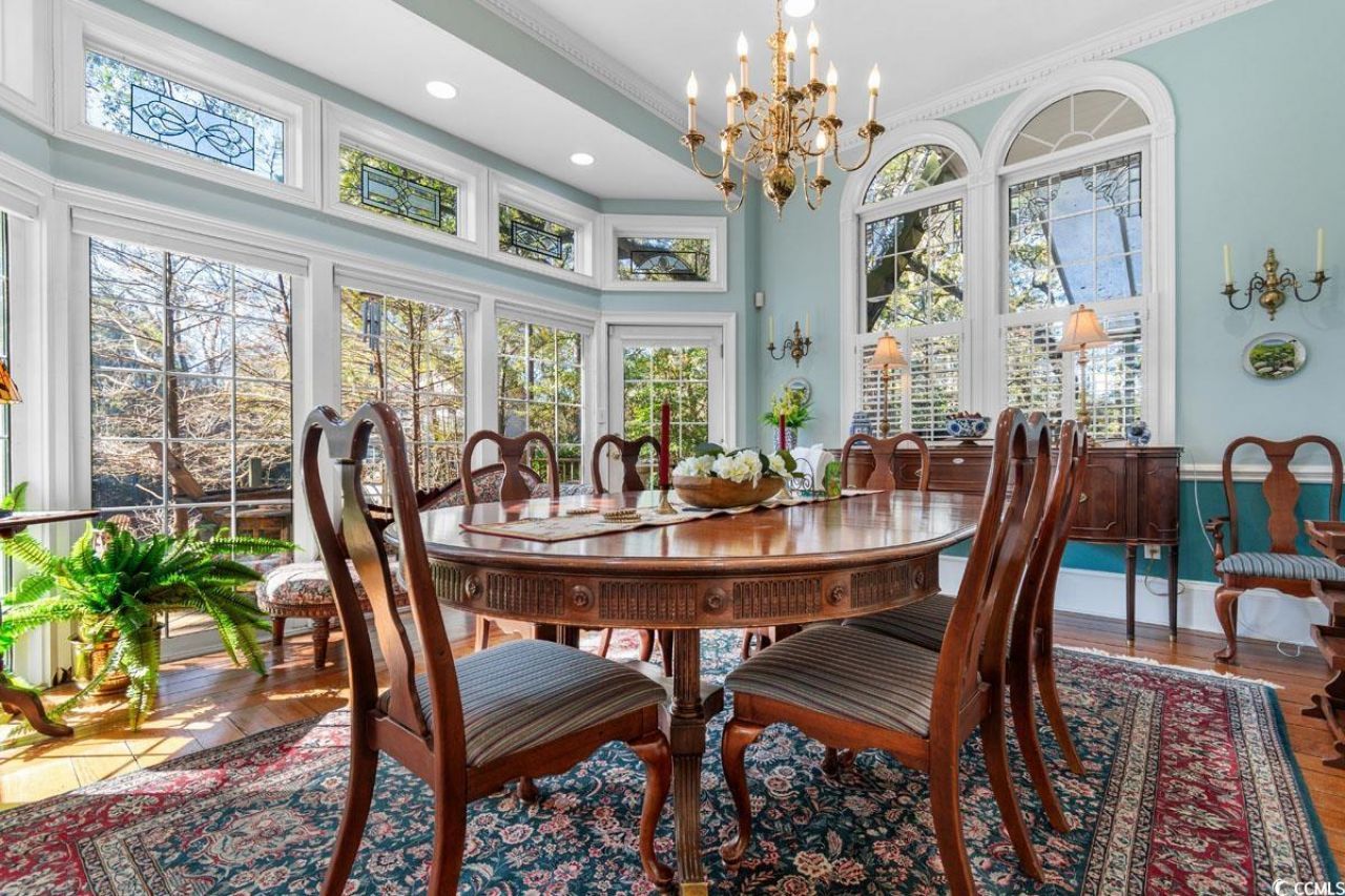 563 Chandler Ave. Photo 4