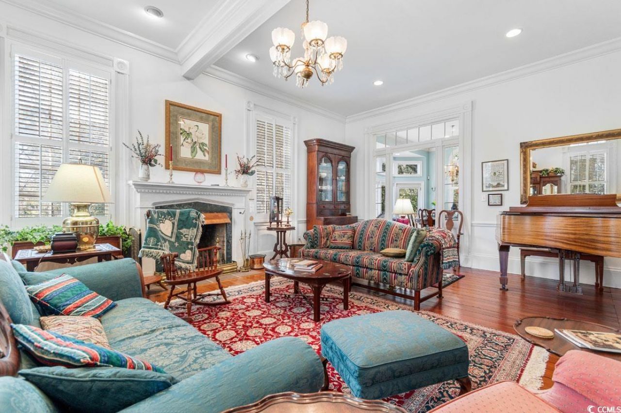 563 Chandler Ave. Photo 5