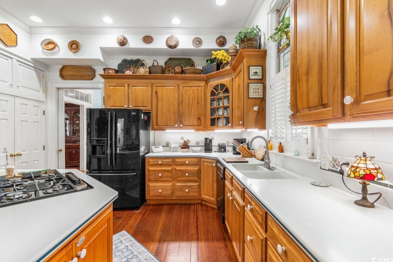 563 Chandler Ave. Photo 6